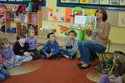 "Apetyt na książkę" - cykl spotkań bibliotekarzy z przedszkolakami w ramach akcji głośnego czytania, 