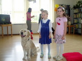 "Pomocna łapa" - spotkanie z trenerem psów Sylwią Gajewską i jej czworonożnymi pupilami, 