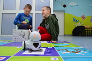 Lekcja biblioteczna z wykorzystaniem robota edukacyjnego Photon w Szkole Podstawowej w Leszczydole Starym, 