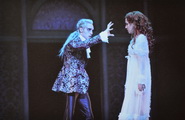 Elisabeth Formento (Lucy) i Marco Esposito (Stary Dracula), fot. Polska Agencja Fotografów FORUM - Program baletu "Dracula", Teatr Narodowy - Opera Narodowa, Warszawa 2022